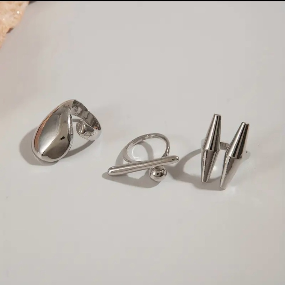 Elegant Silver Geometric Ring Set - image 3